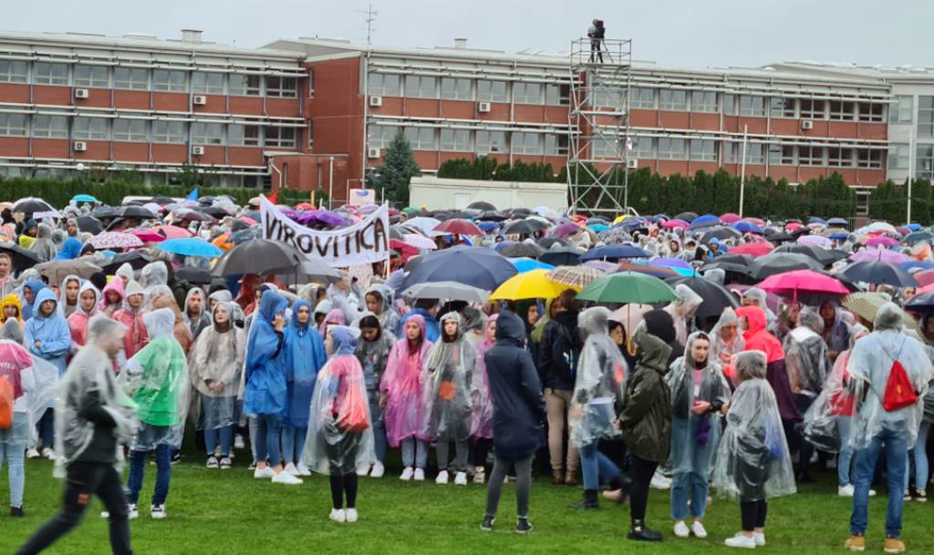 Vi E Od Sedam Tisu A Mladih U Bjelovaru Svjedo Ilo Bo Ju Ljubav A To