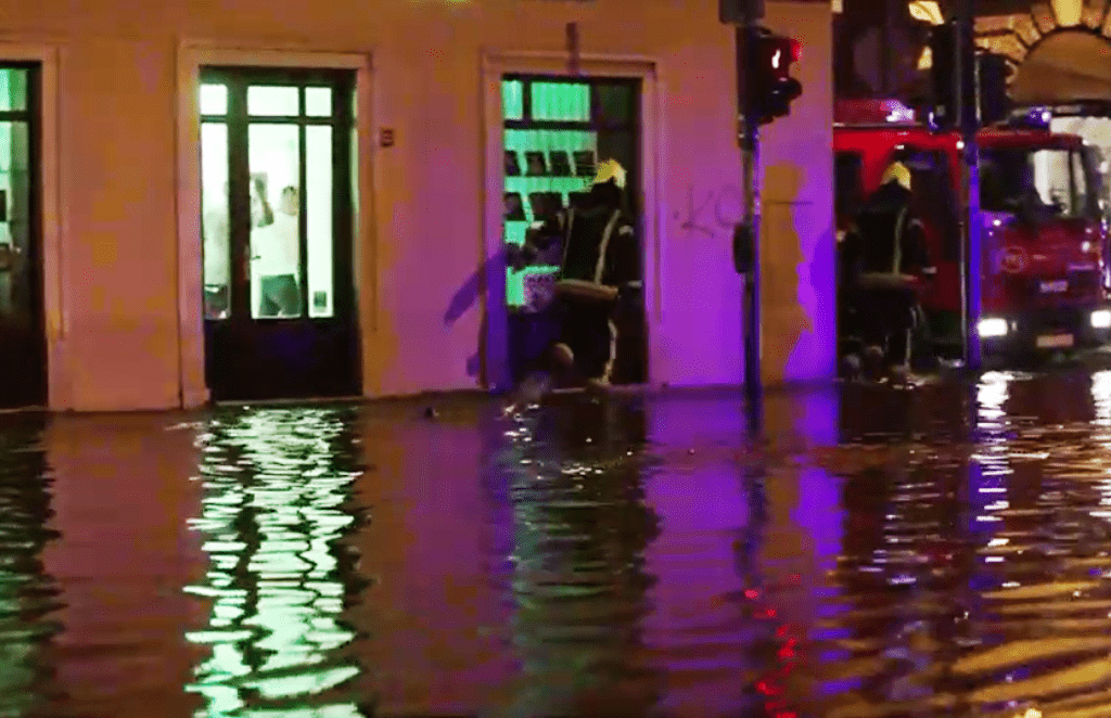 U Sna Nom Nevremenu Koje Je Pogodilo Rijeku I Izazvalo Poplave Po Gradu