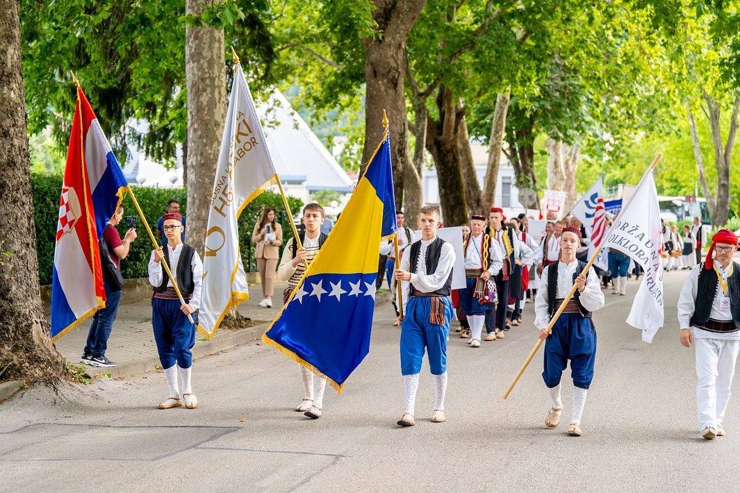 Sve Ana Dr Avna Smotra Izvornog Folklora Hrvata U Bih Odu Evila