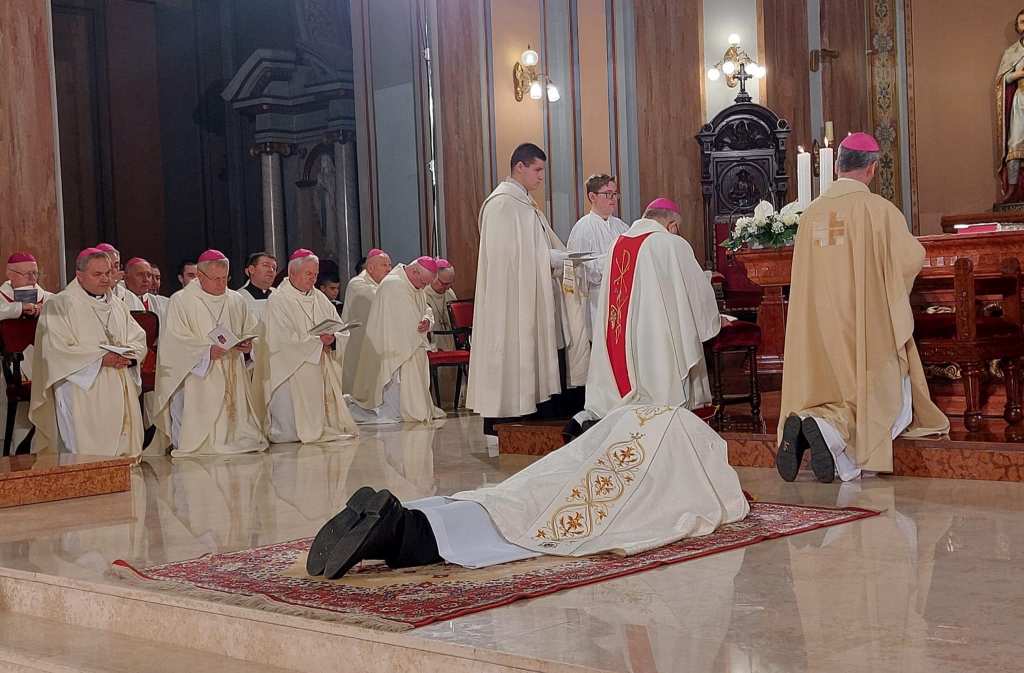 Nadbiskup Kutle A Zaredio Novoga Suboti Kog Biskupa Fazeka A