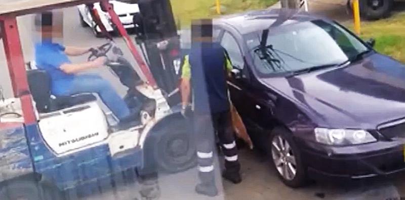 Parkirao na krivom mjestu, a naišli su radnici s viličarem... (VIDEO)
