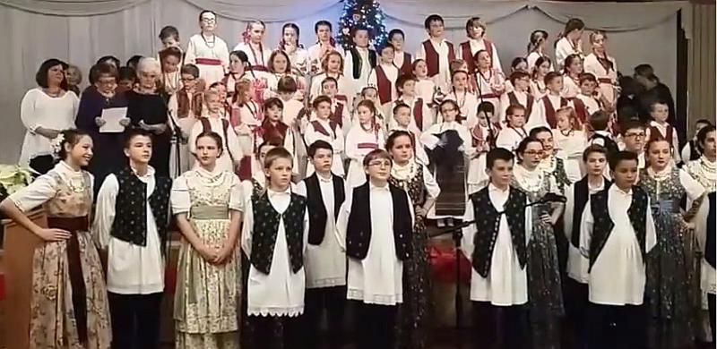 Hrvatska djeca iz Chicaga otpjevala ‘Radujte se narodi’. Poslušajte!