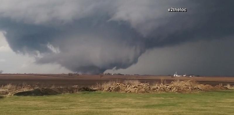 APOKALIPTIČNE SCENE: Smrtonosni tornado pogodio okolicu Chicaga (VIDEO)