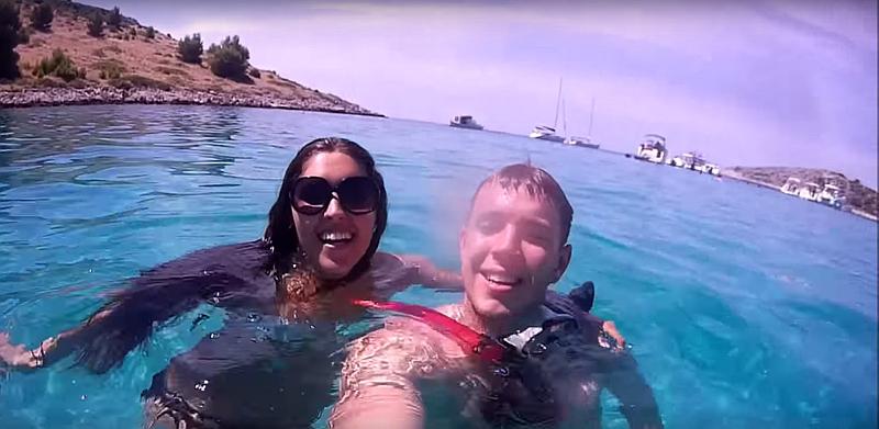(VIDEO) Mladi par u Hrvatskoj proveo odmor iz snova pa nas (opet) sjajno izreklamirao