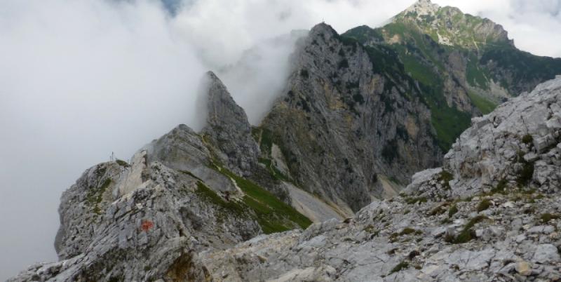 Bivša miss Austrije Ena Kadić (26) pala u provaliju, bori se za život