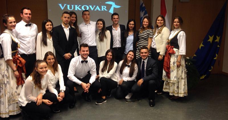 (FOTO) OBAVEZNO POSJETITE: U Münchenu otvorena izložba slika o Vukovaru