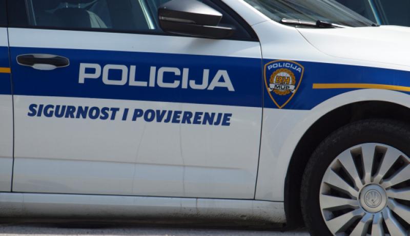 Napravio Zagrepčanin prometni prekršaj u Dalmaciji i zaustavi ga policajac…