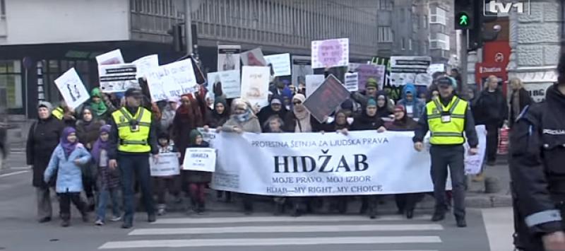 SARAJEVO: Prosvjed protiv zabrane nošenja hidžaba