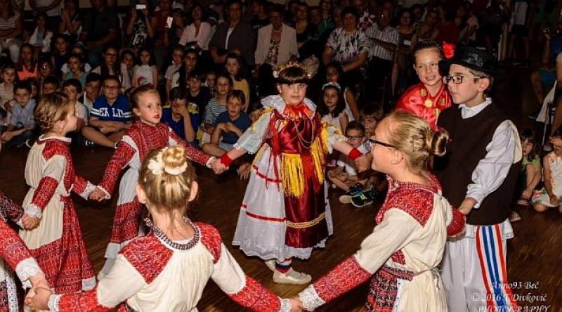 FOTOGALERIJA Završna priredba hrvatske škole u Beču 'Anno 93'