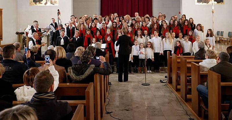 BOŽIĆNI KONCERT U ST. GALLENU Hrvati ispunili crkvu do posljednjeg mjesta