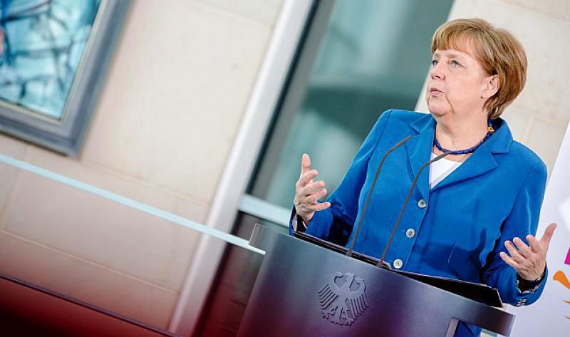 PROTIV MERKEL  Europski populisti i neki političari krive za napad u Berlinu kancelarkinu politiku