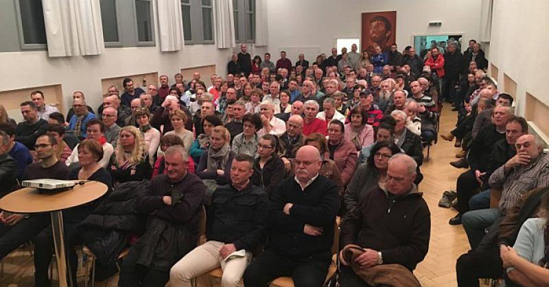 'STROGO ČUVANA TAJNA' 'Huda jama' u Stuttgartu okupila toliko ljudi da su jedva stali u dvoranu