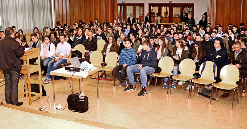 (FOTOGALERIJA) DUHOVNA OBNOVA ZA MLADE U STUTTGARTU Okupilo se oko 180 mladih Hrvata