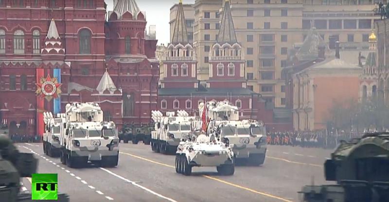 (VIDEO) RUSKI MEDVJED POKAZUJE MIŠIĆE Održana tradicionalna vojna parada, Putin prikazao novi sustav od kojeg strahuju SAD, Kanada i Norveška