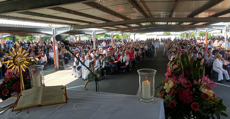 FOTO, VIDEO Hrvati Stuttgarta tradicionalno proslavili Tijelovo u Korntalu