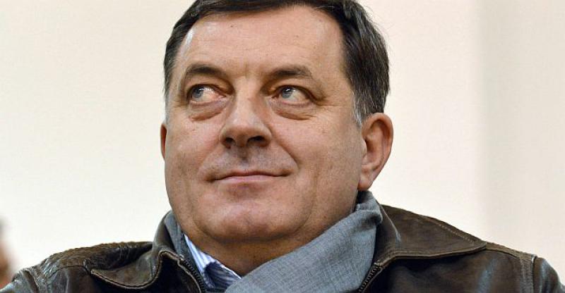 DOK NAROD GLADUJE Dodik se naljutio na turski film o Izetbegoviću pa želi snimiti film o Karadžiću