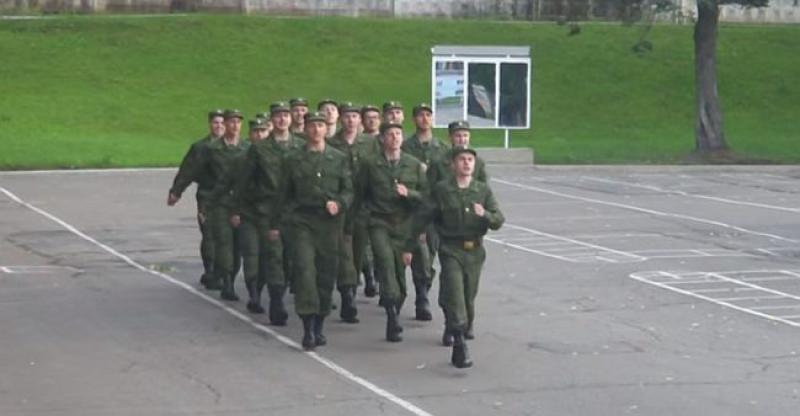 VIDEO Ruski vojni kadeti ponosno marširali pjevajući 'Ja sam Barbika'