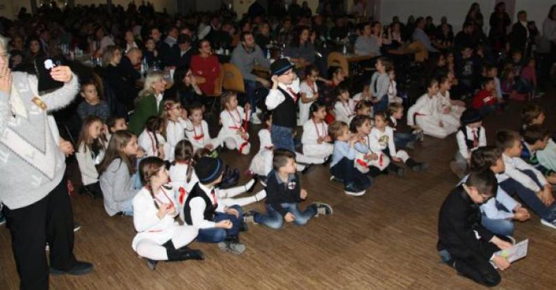 BOŽIĆNA PROSLAVA U HKŽ MÜNCHEN Okupilo se mnogo obitelji, prihod i ove godine za siromašne