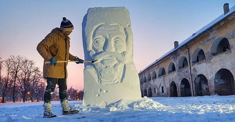 (FOTOGALERIJA) DOK NEKI RADE SNJEGOVIĆE Osječki umjetnici napravili su predivne snježne skulpture