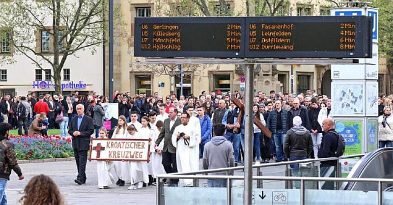 TRADICIJA STUTTGARTSKIH HRVATA U petak Križni put ulicama grada, opet se očekuje preko 1000 vjernika