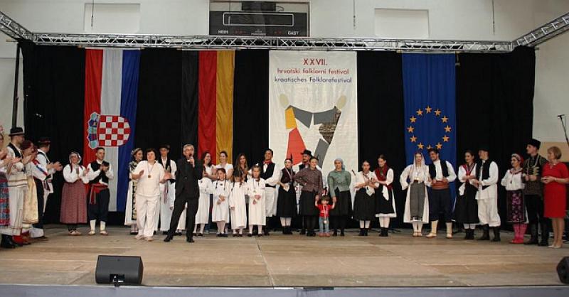 27. HRVATSKI FOLKLORNI FESTIVAL U HEUSENSTAMMU Međimurje, Neretva, Baranja, Sava...barem nakratko 'preneseni' u Njemačku