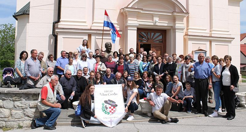 HRVATI SALZBURGA NA GROBU VILIMA CECELJE Pater Zlatko se prisjetio malog čovjeka velika srca, pozvao na molitvu za dostojne plaće radnika u Hrvatskoj