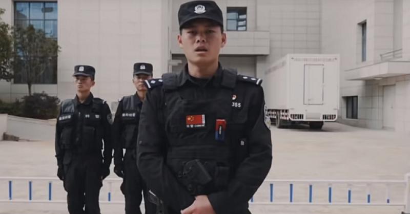 (VIDEO) KAKVI GENIJALCI Kineska policija objavila video što napraviti ako vas netko napadne nožem