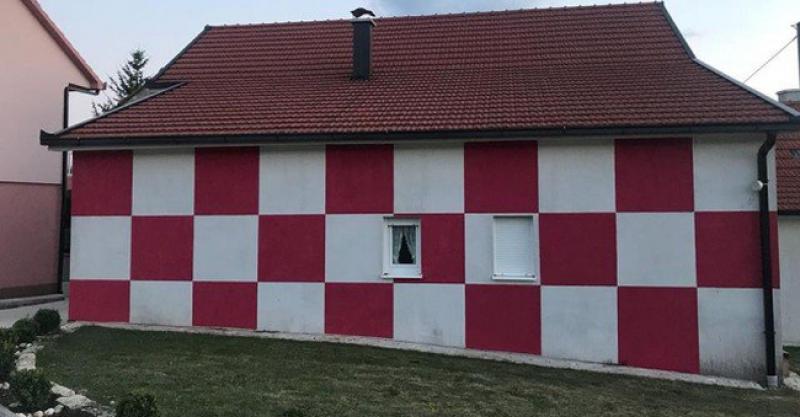HERCEGOVINA ŽIVI ZA REPREZENTACIJU Posušak obojao kuću u crveno-bijele kvadrate
