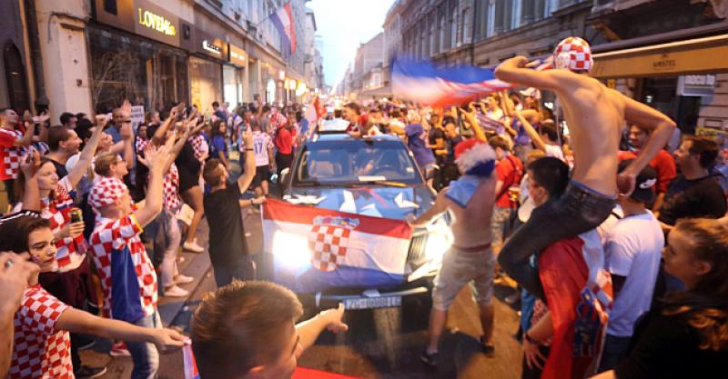 (VIDEO) CIJELI SVIJET NAM SE DIVI Na Trgu bana Jelačića slavilo se kao da smo prvaci, evo što su snimili strani mediji