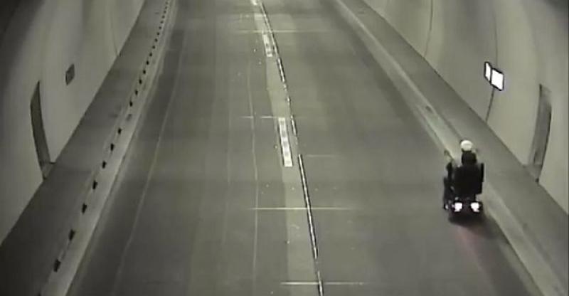 (VIDEO) BIZARAN POTHVAT Slovenac usred noći kroz tunel vozio u invalidskim kolicima, a nije ni invalid