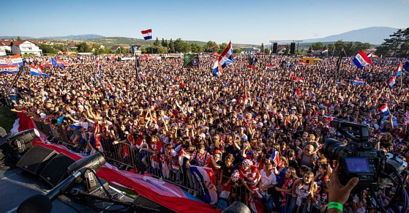 ‘JA SAM JEDAN OD VAS, VI STE MOJA SNAGA’ Dalić dočekan u Livnu, pogledajte spektakularne snimke iz zraka