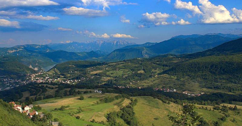 (VIDEO) ‘BOSANSKA’ Nova pjesma ‘za sve normalne ljude iz Bosne’ osvaja društvene mreže, podijelio je čak i jedan švedski gradonačelnik