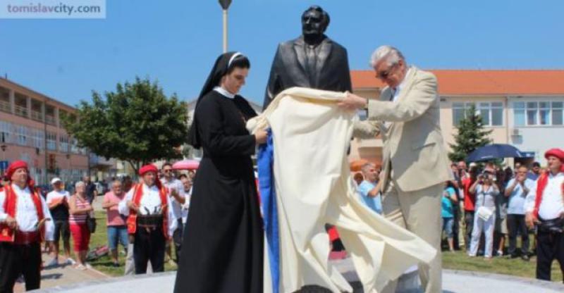 UKLESALI U SPOMENIK POSEBNE RIJEČI Franjo Tuđman dobio spomenik u Tomislavgradu