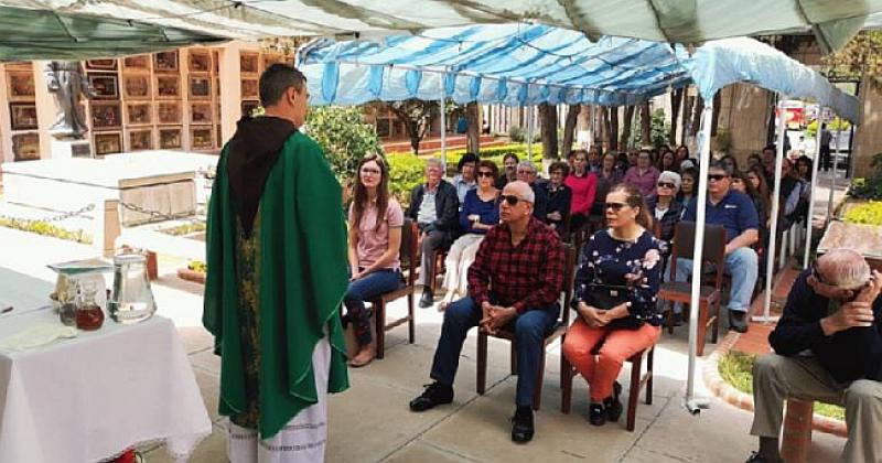 OSAMDESETAK BOLIVIJSKIH HRVATA Na misi u Cochabambi na Hrvatskome groblju