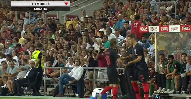 (VIDEO) DOKAZ DA JE JEDAN NAJVEĆIH Cijeli stadion pljeskao je Modriću kad je izlazio