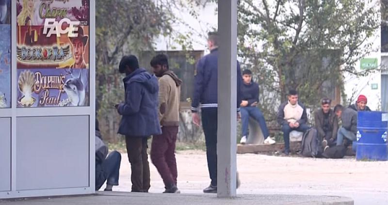 'PROVALJUJU U KUĆE, DRŽE NOŽ POD VRATOM DJECI' Veliki prosvjed u Bihaću zbog eskalacije migrantske krize