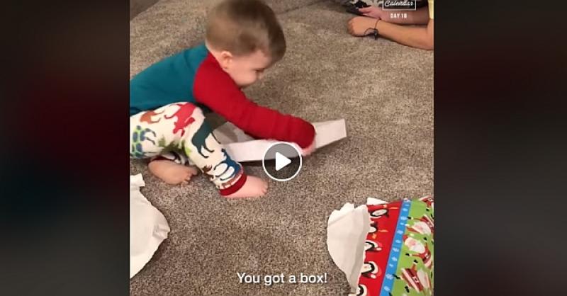 (VIDEO) ZA PRIMJER SVIMA Dječakova reakcija na skroman poklon za Božić je neprocjenjiva