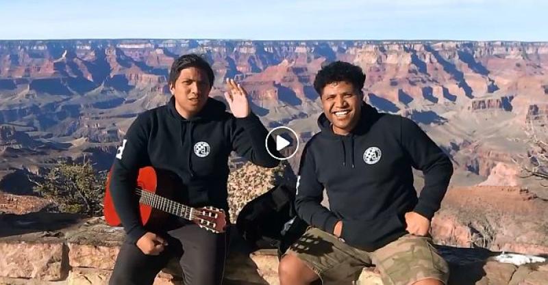 (VIDEO) SAMOANCI ZAPJEVALI 'MOJ LIPI ANĐELE' Ispred veličanstvenog Grand Canyona