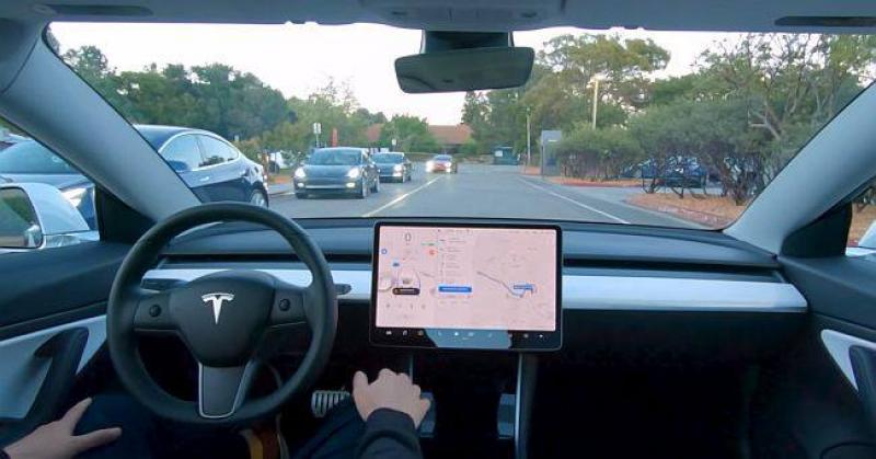 (VIDEO) TESLA - BUDUĆNOST JE DANAS Pogledajte kako izgleda autonomna vožnja sa vozačkog sjedala