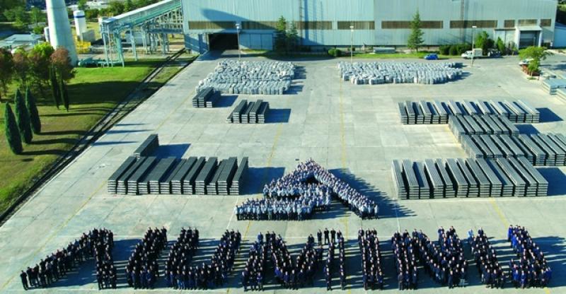 UGAŠEN MOSTARSKI ALUMNIJ Radnici u suzama, okupili su se ispred tvornice