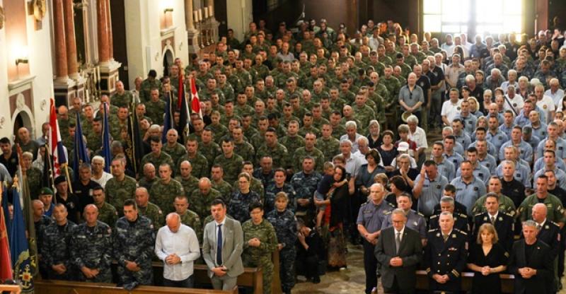 (FOTO) POGLEDAJTE VELIČANSTVENE FOTOGRAFIJE S hodočašća hrvatske policije, vojske i branitelja Gospi Sinjskoj