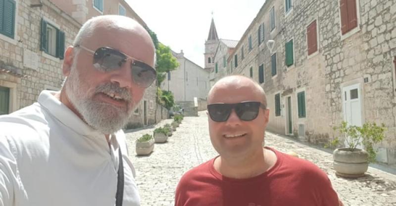 (FOTO) DON DAMIR STOJIĆ SE NAŠALIO S MICANJEM PATERA MANDURIĆA S FACEBOOKA ‘Tko kaže da pater Ike nije na Facebooku?’