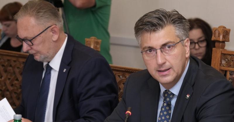 MINISTAR UNUTARNJIH POSLOVA DAVOR BOŽINOVIĆ Plenković nije u opasnosti zbog Karamarkove kandidature