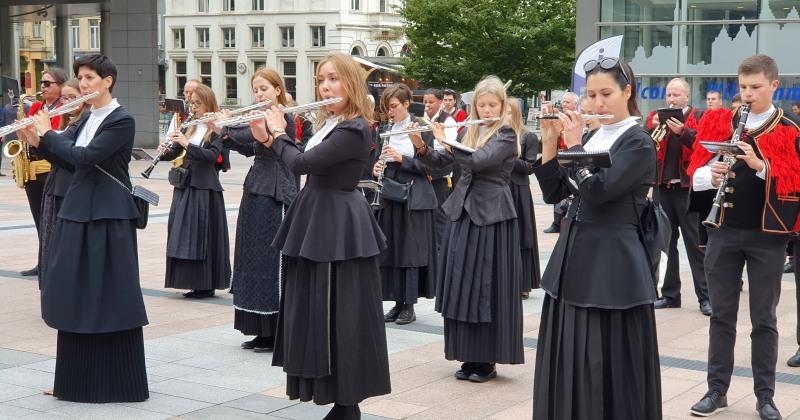 NASTUP ŠIBENSKE NARODNE GLAZBE ISPRED EUROPSKOG PARLAMENTA Malo se orkestara može pohvaliti u Hrvatskoj i izvan nje djelovanjem od čak 170 godina