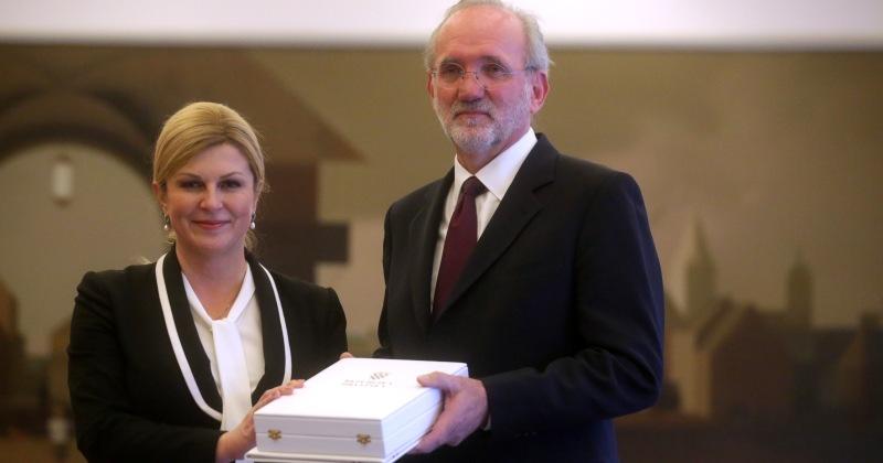 KOLINDA GRABAR - KITAROVIĆ Posmrtno odlikovala njemačkog novinara Johanna Georga Reißmüllera