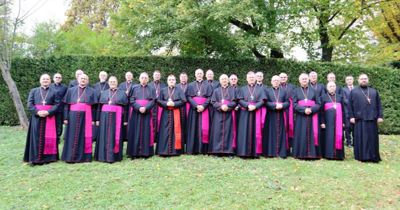 DONOSIMO PISMO BISKUPA HRVATSKE BISKUPSKE KONFERENCIJE O slavljenju svetih misa i drugih liturgijskih slavlja u vrijeme pandemije COVID-19