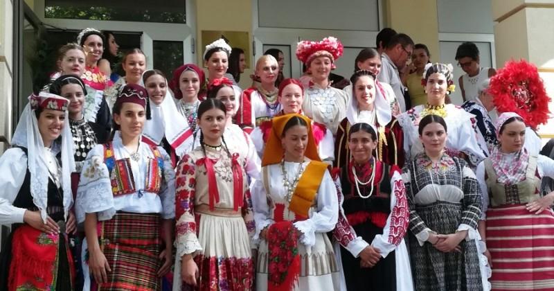 USKORO 6. Revija tradicijske odjeće i Izbor najljepše Hrvatice u narodnoj nošnji izvan RH