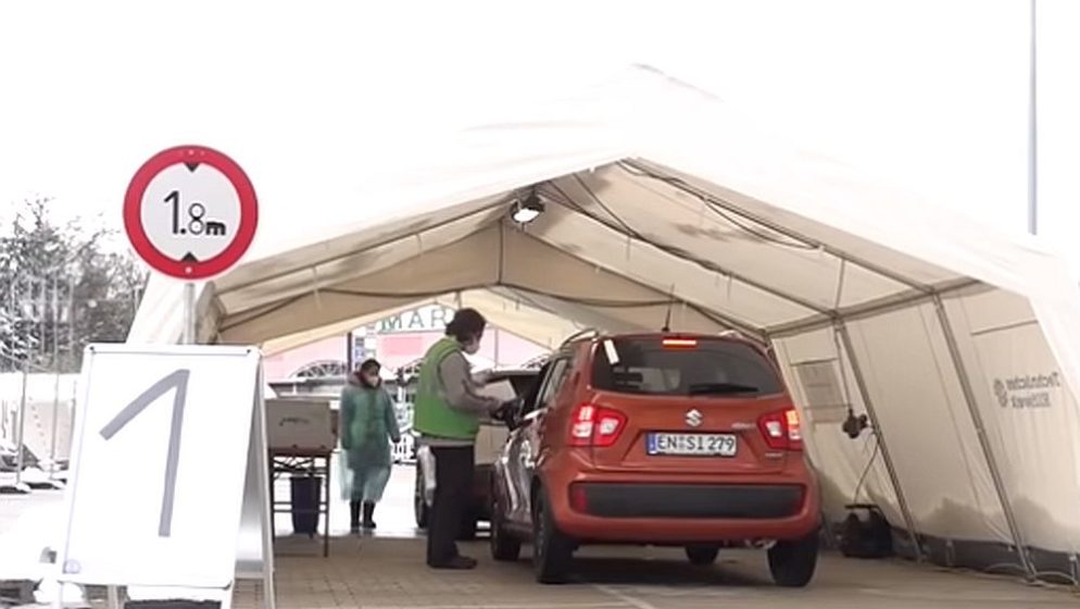 (VIDEO) Njemački grad uveo ‘drive-in’ cijepljenje