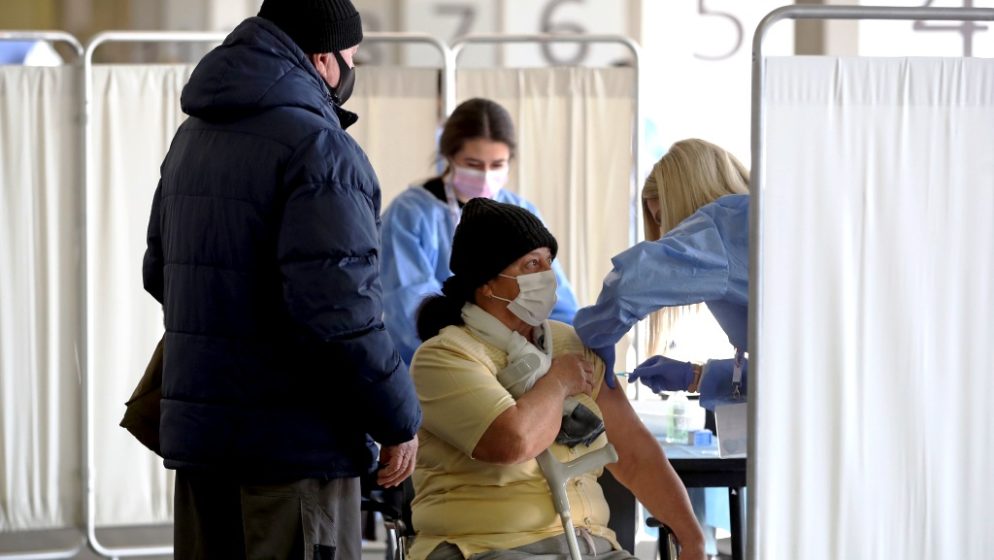 Švicarska potpuno cijepljenima ukida karantenu na 6 mjeseci