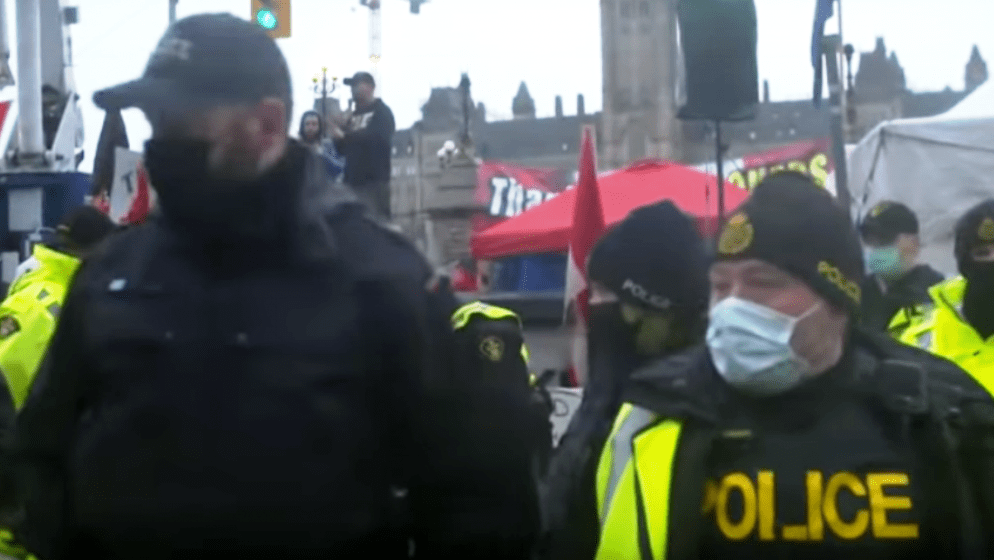 Policija silom prekinula prosvjede u Ottawi, uhićuje prosvjednike, uklanja blokade